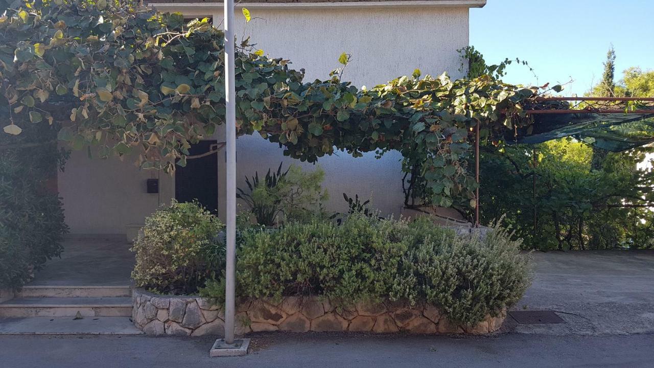 Apartments And Room Caric Jelsa  Exterior photo