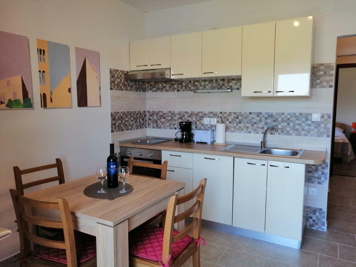 Apartments And Room Caric Jelsa  Exterior photo