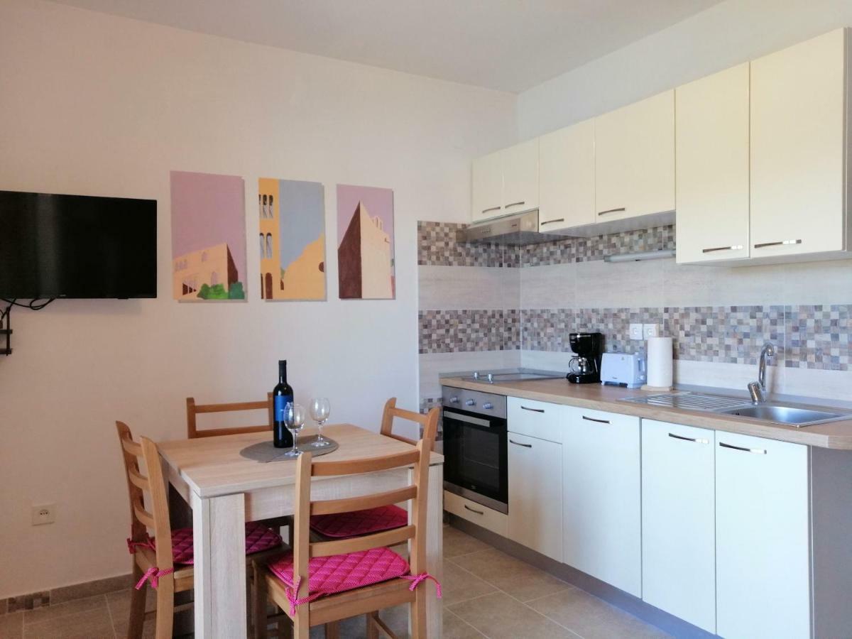 Apartments And Room Caric Jelsa  Exterior photo
