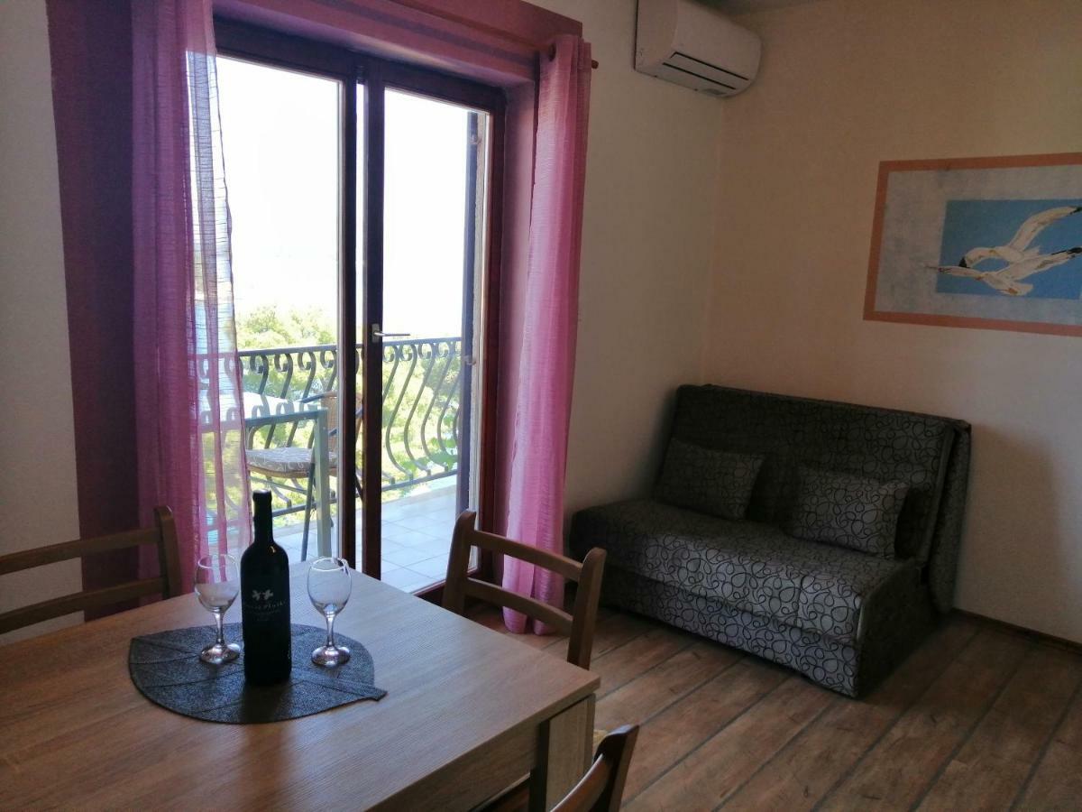 Apartments And Room Caric Jelsa  Exterior photo